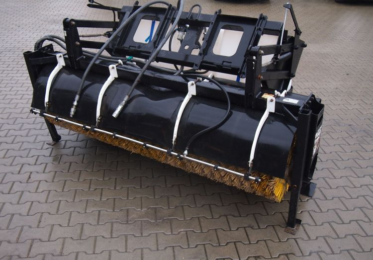 Zamiatarka Catepillar Bp22 2010 Zmiatarka CAT - Zametač: obrázok 3 Zamiatarka Catepillar Bp22 2010 Zmiatarka CAT - Zametač: obrázok 3