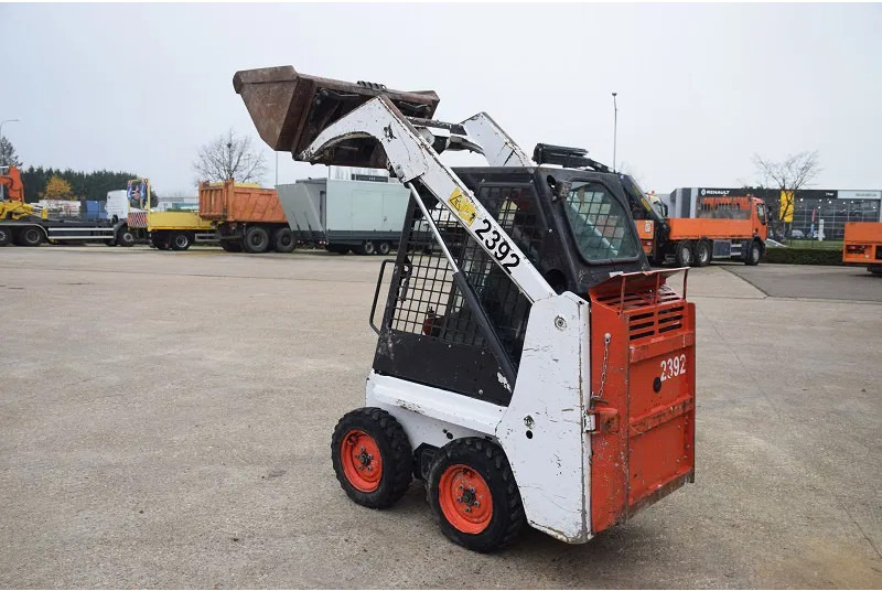 Bobcat S70 - Šmykom riadený nakladač: obrázok 4 Bobcat S70 - Šmykom riadený nakladač: obrázok 4