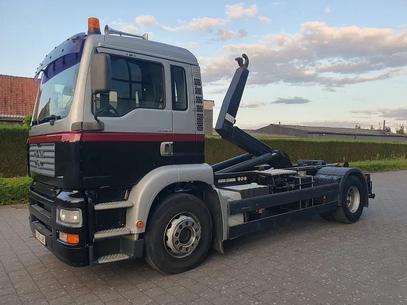 MAN TG 310 A - Hákový nosič kontajnerov: obrázok 2 MAN TG 310 A - Hákový nosič kontajnerov: obrázok 2
