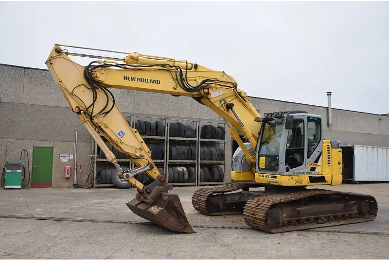 New Holland Kobelco E235B SR-LCT - Pásové rýpadlo: obrázok 4 New Holland Kobelco E235B SR-LCT - Pásové rýpadlo: obrázok 4