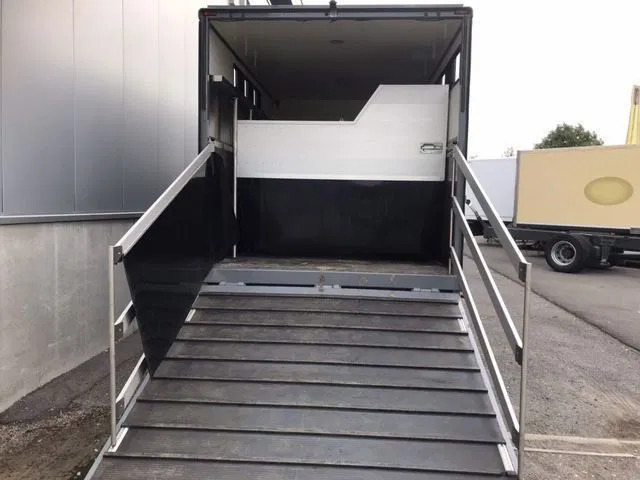Mercedes-Benz Atego 1018 *Cruise control*Airco*Achteruitrijcamera*elektrische ruiten - Nákladné auto na prepravu koní: obrázok 3 Mercedes-Benz Atego 1018 *Cruise control*Airco*Achteruitrijcamera*elektrische ruiten - Nákladné auto na prepravu koní: obrázok 3