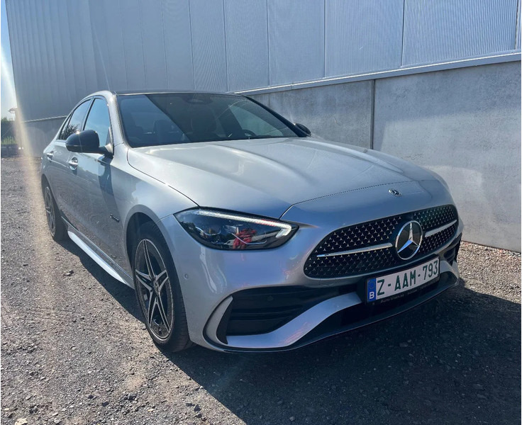 Mercedes-Benz C-Klasse C300e Sedan*AMG PAKKET*NIGHT PAKKET*HEADUPDISPL*360°CAM* - Sedan: obrázok 4 Mercedes-Benz C-Klasse C300e Sedan*AMG PAKKET*NIGHT PAKKET*HEADUPDISPL*360°CAM* - Sedan: obrázok 4