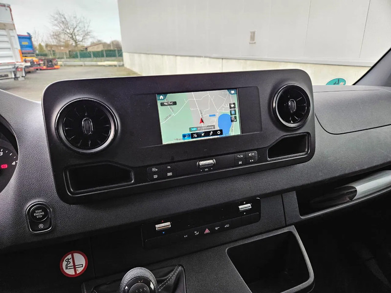 Mercedes-Benz Sprinter 317 CDI*L2H2*360°CAMERA*TEMPOMAT*NAVIGATIE*STOELVERWARMING* - Furgon: obrázok 5 Mercedes-Benz Sprinter 317 CDI*L2H2*360°CAMERA*TEMPOMAT*NAVIGATIE*STOELVERWARMING* - Furgon: obrázok 5
