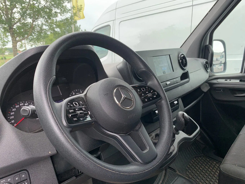 Mercedes-Benz Sprinter 317 CDI*L2H2*360°CAMERA*TEMPOMAT*NAVIGATIE*STOELVERWARMING* - Furgon: obrázok 4 Mercedes-Benz Sprinter 317 CDI*L2H2*360°CAMERA*TEMPOMAT*NAVIGATIE*STOELVERWARMING* - Furgon: obrázok 4
