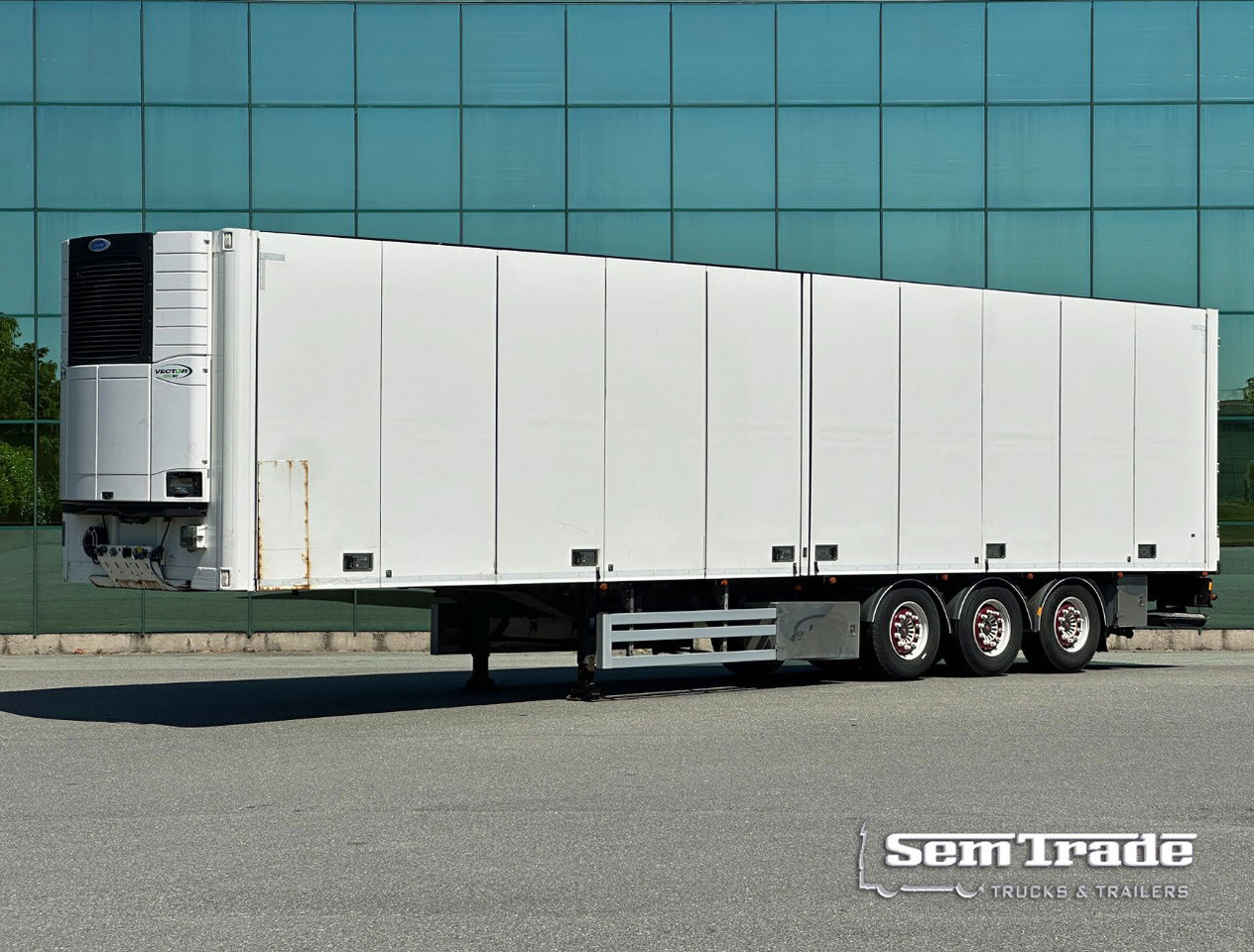 Ekeri 3-AS Multi Temp 1335 x 250 x 271 CM Inside Tail Lift - Náves chladírenské: obrázok 1 Ekeri 3-AS Multi Temp 1335 x 250 x 271 CM Inside Tail Lift - Náves chladírenské: obrázok 1