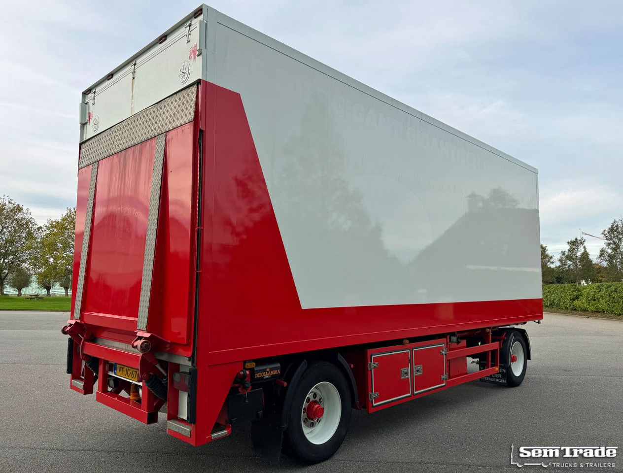 Heiwo Chassis + Isolated BOX 770x250x270 Inside Tail Lift Super Condition - Príves skriňové: obrázok 4 Heiwo Chassis + Isolated BOX 770x250x270 Inside Tail Lift Super Condition - Príves skriňové: obrázok 4