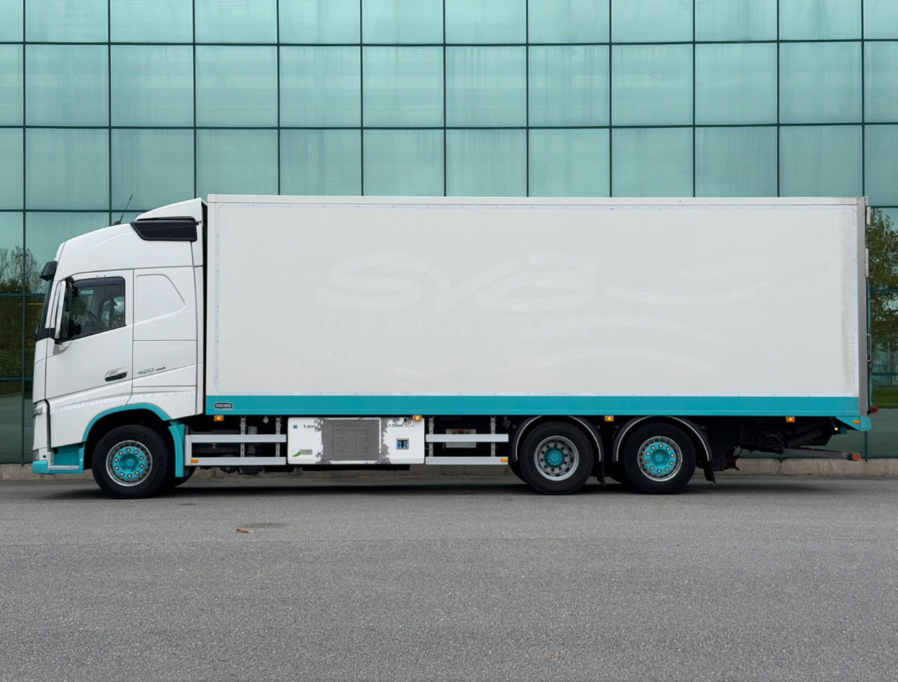 Volvo FH 420 6X2 Globetrotter Heiwo BOX 875 x 250 x 272 CM IN Thermo King T-800 490.000 KM TOP Condition NL Truck - Chladirenské nákladné vozidlo: obrázok 2 Volvo FH 420 6X2 Globetrotter Heiwo BOX 875 x 250 x 272 CM IN Thermo King T-800 490.000 KM TOP Condition NL Truck - Chladirenské nákladné vozidlo: obrázok 2