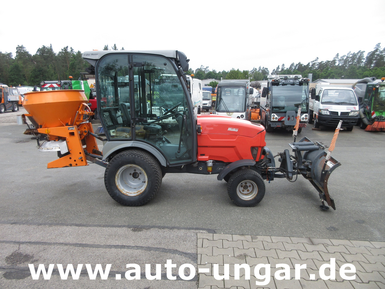 HAKO Hakotrac 2650 DA Winterdienst Schneepflug & Streuer 4x4 Zapfwelle Hydraulik - Komunálny traktor: obrázok 3 HAKO Hakotrac 2650 DA Winterdienst Schneepflug & Streuer 4x4 Zapfwelle Hydraulik - Komunálny traktor: obrázok 3