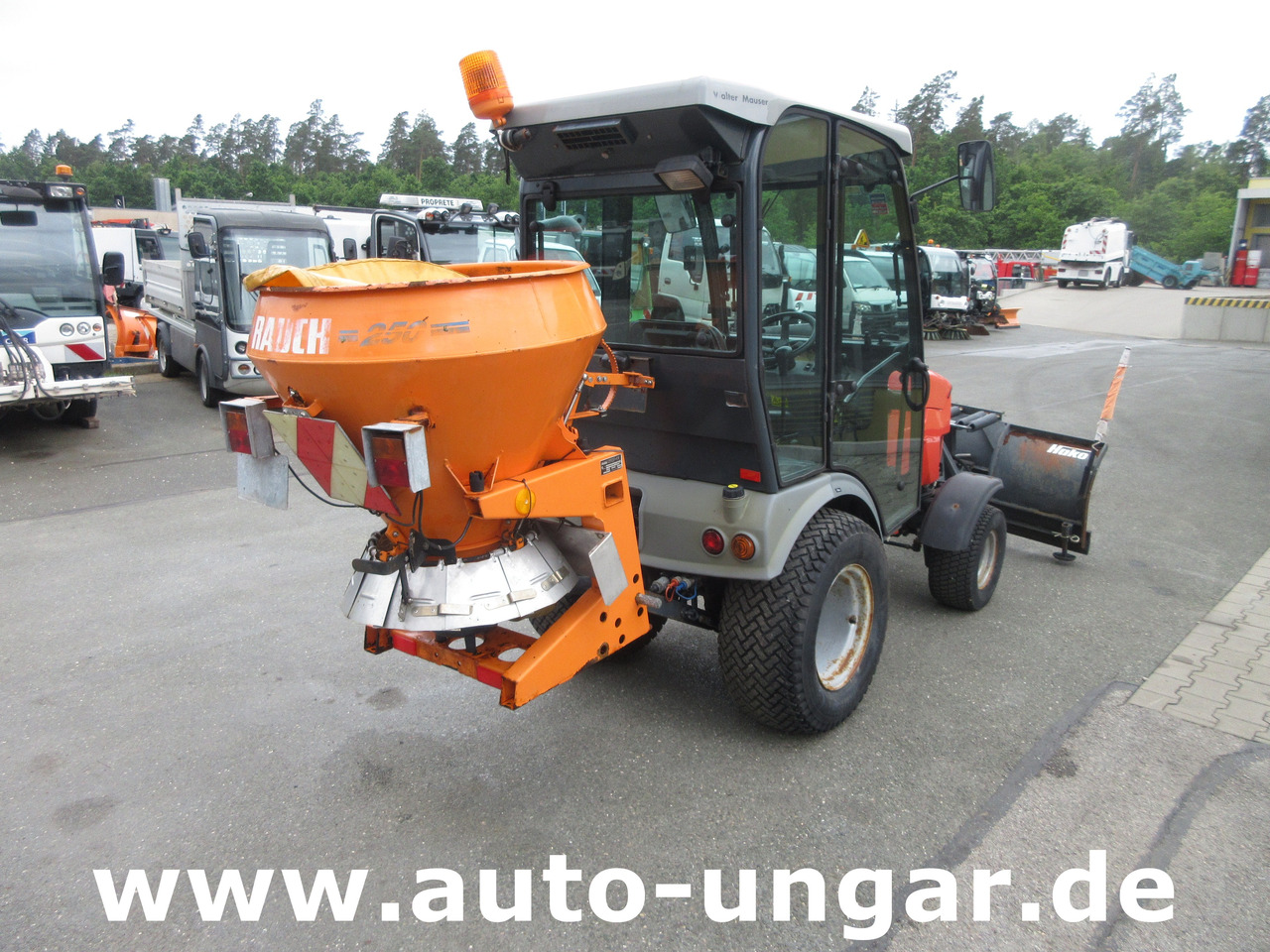HAKO Hakotrac 2650 DA Winterdienst Schneepflug & Streuer 4x4 Zapfwelle Hydraulik - Komunálny traktor: obrázok 4 HAKO Hakotrac 2650 DA Winterdienst Schneepflug & Streuer 4x4 Zapfwelle Hydraulik - Komunálny traktor: obrázok 4