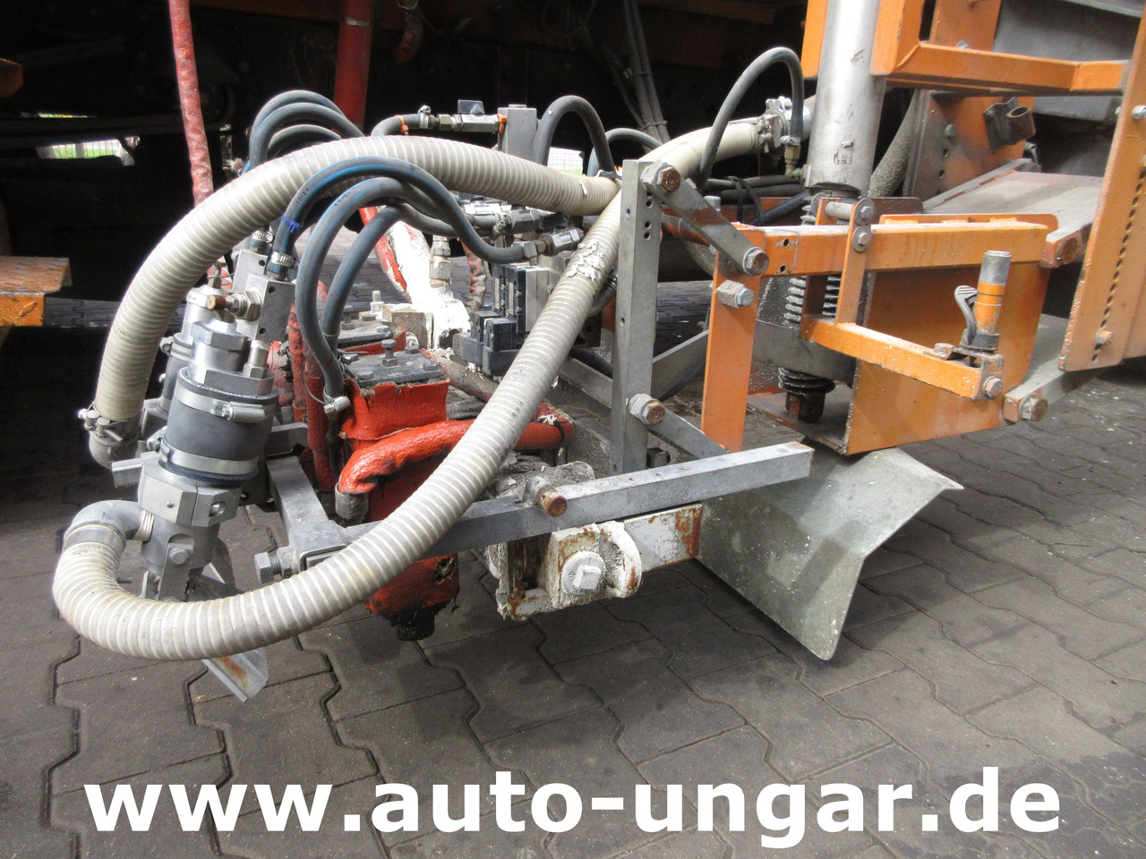 Hofmann H75 - 1000 Thermoplastic Roadmarking Machine Truck Mounted Hot Paint - Asfaltovací stroj: obrázok 4 Hofmann H75 - 1000 Thermoplastic Roadmarking Machine Truck Mounted Hot Paint - Asfaltovací stroj: obrázok 4
