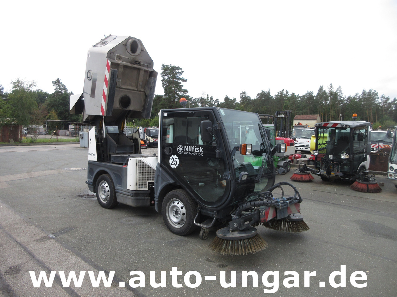 Nilfisk CR3500 CityRanger Schmidt Flexigo Multigo 4x4 Kehrmaschine Geräteträger - Zametacie vozidlo: obrázok 1 Nilfisk CR3500 CityRanger Schmidt Flexigo Multigo 4x4 Kehrmaschine Geräteträger - Zametacie vozidlo: obrázok 1