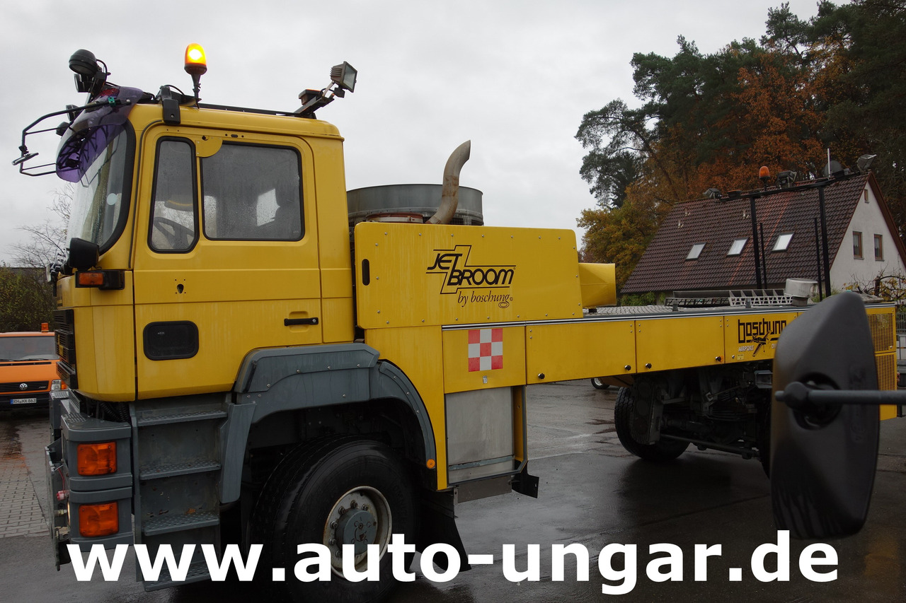 MAN Boschung BJB 8000 Speed Broom 4x4 Offroad Trial Flughafen - Vybavenie letiskových plôch, Vybavenie letiskových plôch: obrázok 4 MAN Boschung BJB 8000 Speed Broom 4x4 Offroad Trial Flughafen - Vybavenie letiskových plôch, Vybavenie letiskových plôch: obrázok 4