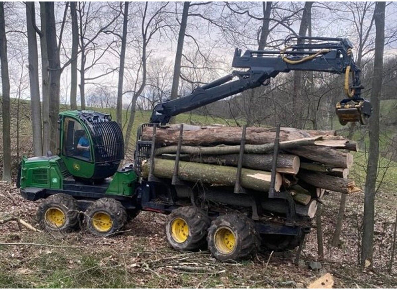 John Deere 1010E 8W - Vyvážečka: obrázok 1 John Deere 1010E 8W - Vyvážečka: obrázok 1