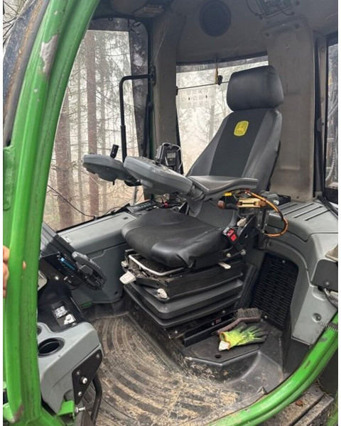 John Deere 1010E 8W - Vyvážečka: obrázok 5 John Deere 1010E 8W - Vyvážečka: obrázok 5