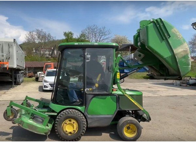 John Deere 1565 Serie II 4WD + MCS 600H - Záhradná kosačka: obrázok 2 John Deere 1565 Serie II 4WD + MCS 600H - Záhradná kosačka: obrázok 2