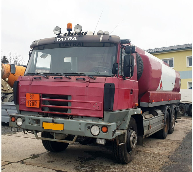 Tatra 6x6 T815 ADR 17m3 - Cisternové vozidlo: obrázok 2 Tatra 6x6 T815 ADR 17m3 - Cisternové vozidlo: obrázok 2