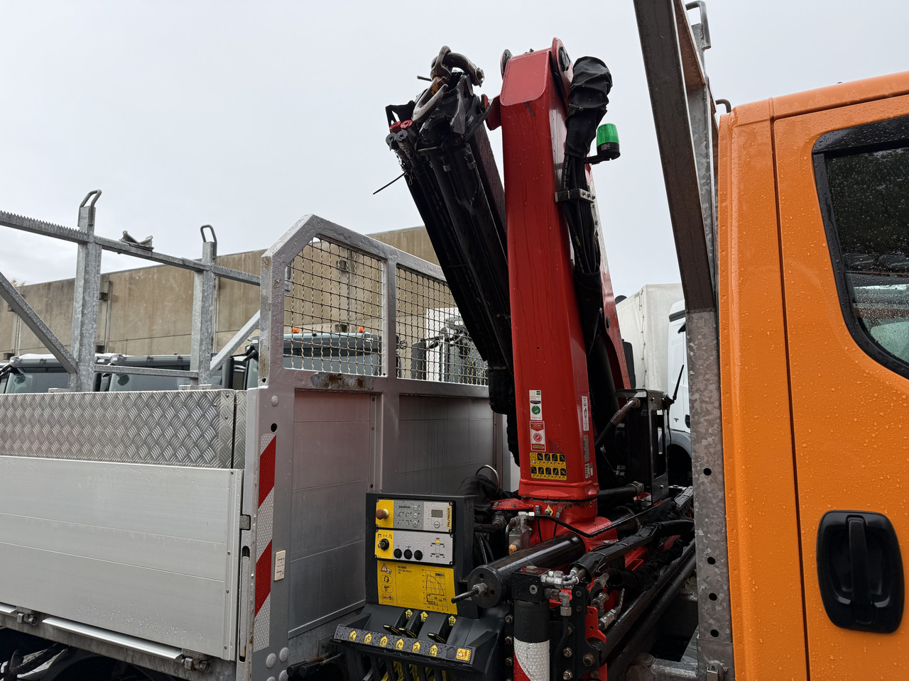 Iveco Daily 55S18W 4X4 Palfinger PK 7.501 - Valníkový/ Plošinový nákladný automobil, Auto s hydraulickou rukou: obrázok 3 Iveco Daily 55S18W 4X4 Palfinger PK 7.501 - Valníkový/ Plošinový nákladný automobil, Auto s hydraulickou rukou: obrázok 3