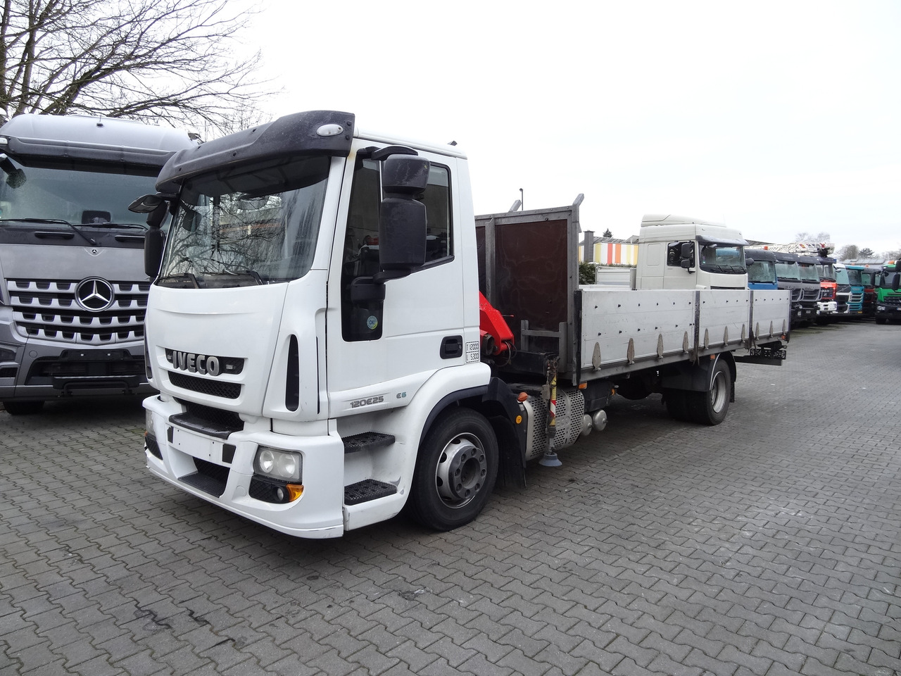 Iveco EuroCargo 120E25 Fassi F38 - Valníkový/ Plošinový nákladný automobil, Auto s hydraulickou rukou: obrázok 1 Iveco EuroCargo 120E25 Fassi F38 - Valníkový/ Plošinový nákladný automobil, Auto s hydraulickou rukou: obrázok 1