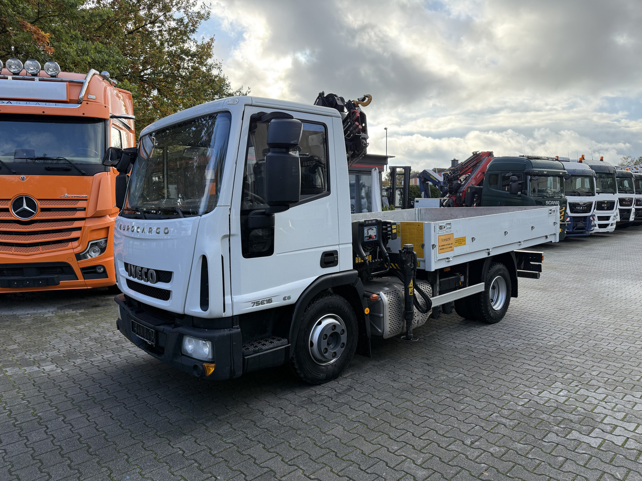Iveco EuroCargo 75E16 Kran Hiab 055-2 - Valníkový/ Plošinový nákladný automobil, Auto s hydraulickou rukou: obrázok 1 Iveco EuroCargo 75E16 Kran Hiab 055-2 - Valníkový/ Plošinový nákladný automobil, Auto s hydraulickou rukou: obrázok 1