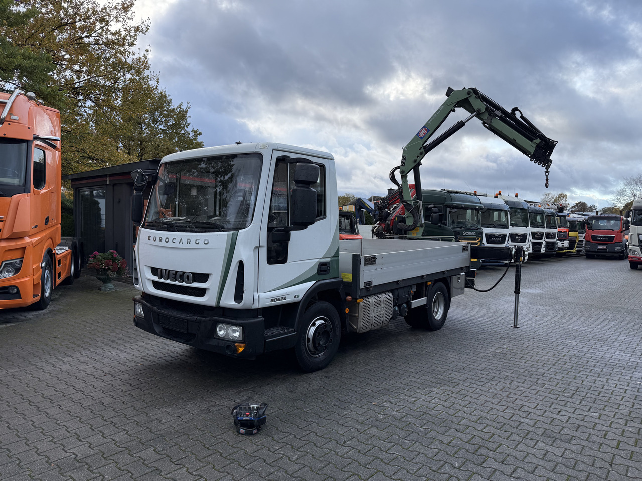 Iveco EuroCargo 80E22 Kran HMF 735 bis 15 Meter - Valníkový/ Plošinový nákladný automobil, Auto s hydraulickou rukou: obrázok 1 Iveco EuroCargo 80E22 Kran HMF 735 bis 15 Meter - Valníkový/ Plošinový nákladný automobil, Auto s hydraulickou rukou: obrázok 1