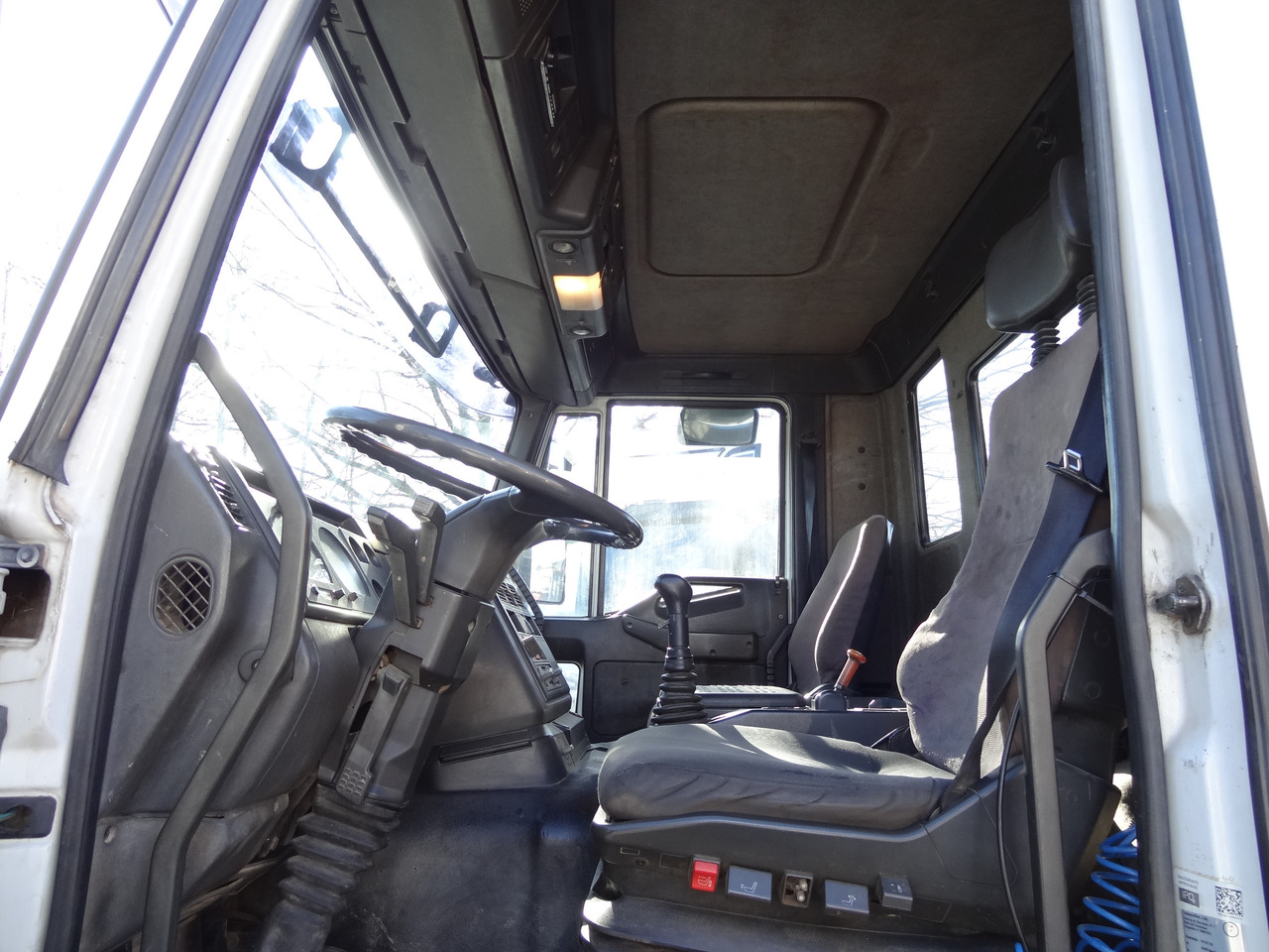 Auto s hydraulickou rukou, Valníkový/ Plošinový nákladný automobil Iveco EuroTrakker 260E31 6X4 Palfinger 36002: obrázok 14
