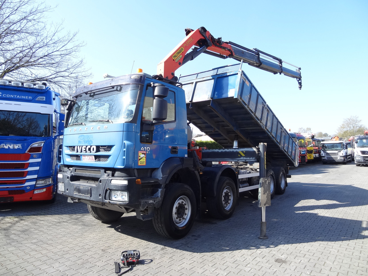 Iveco Trakker AD340T41 8X4 Kipper Kran Palfinger 23002 - Sklápač, Auto s hydraulickou rukou: obrázok 1 Iveco Trakker AD340T41 8X4 Kipper Kran Palfinger 23002 - Sklápač, Auto s hydraulickou rukou: obrázok 1