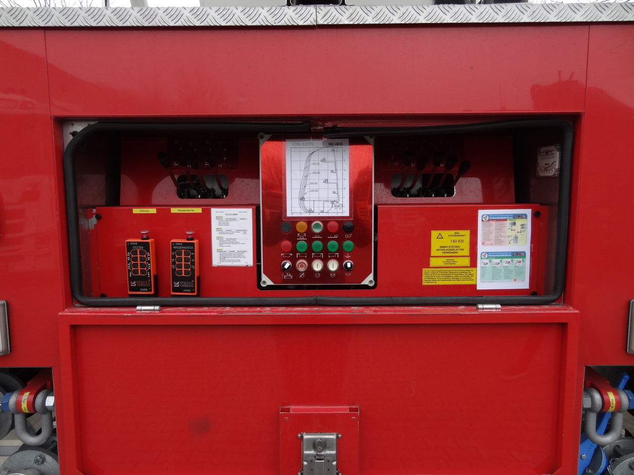 MAN FE 410 6X6 Feuerwehr Vema Lift 32 Meter - Automobilová plošina: obrázok 3 MAN FE 410 6X6 Feuerwehr Vema Lift 32 Meter - Automobilová plošina: obrázok 3