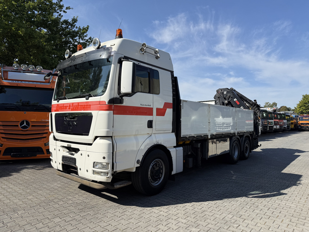 MAN TGX 26.480 6X2 Hiab 422 Bj 2017 bis 30 Meter - Auto s hydraulickou rukou, Valníkový/ Plošinový nákladný automobil: obrázok 1 MAN TGX 26.480 6X2 Hiab 422 Bj 2017 bis 30 Meter - Auto s hydraulickou rukou, Valníkový/ Plošinový nákladný automobil: obrázok 1