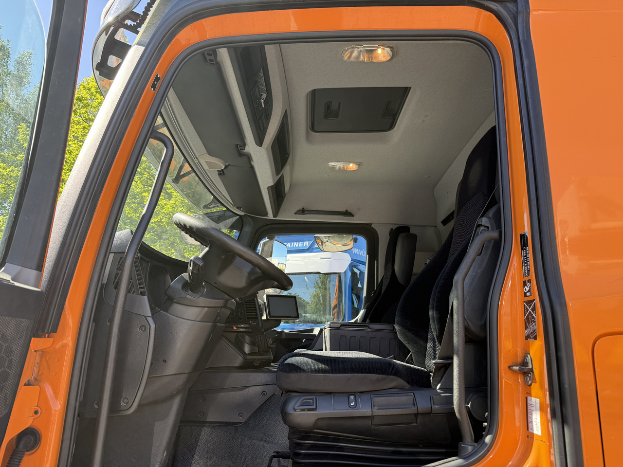 Mercedes-Benz Actros 1827 Kran Palfinger PK 9002 - Auto s hydraulickou rukou, Plachtové nákladné vozidlo: obrázok 4 Mercedes-Benz Actros 1827 Kran Palfinger PK 9002 - Auto s hydraulickou rukou, Plachtové nákladné vozidlo: obrázok 4