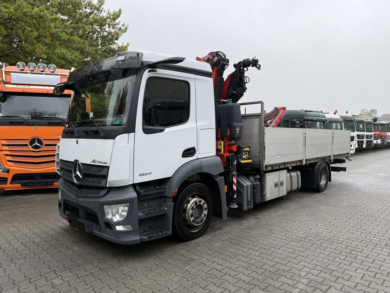 Mercedes-Benz Actros MP5 1824 Kran Fassi F155 - Valníkový/ Plošinový nákladný automobil, Auto s hydraulickou rukou: obrázok 1 Mercedes-Benz Actros MP5 1824 Kran Fassi F155 - Valníkový/ Plošinový nákladný automobil, Auto s hydraulickou rukou: obrázok 1