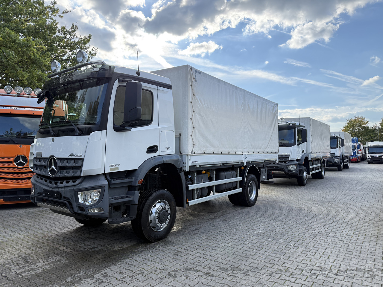 Mercedes-Benz Arocs 1827 AK 4X4 Ex- - Plachtové nákladné vozidlo: obrázok 1 Mercedes-Benz Arocs 1827 AK 4X4 Ex- - Plachtové nákladné vozidlo: obrázok 1