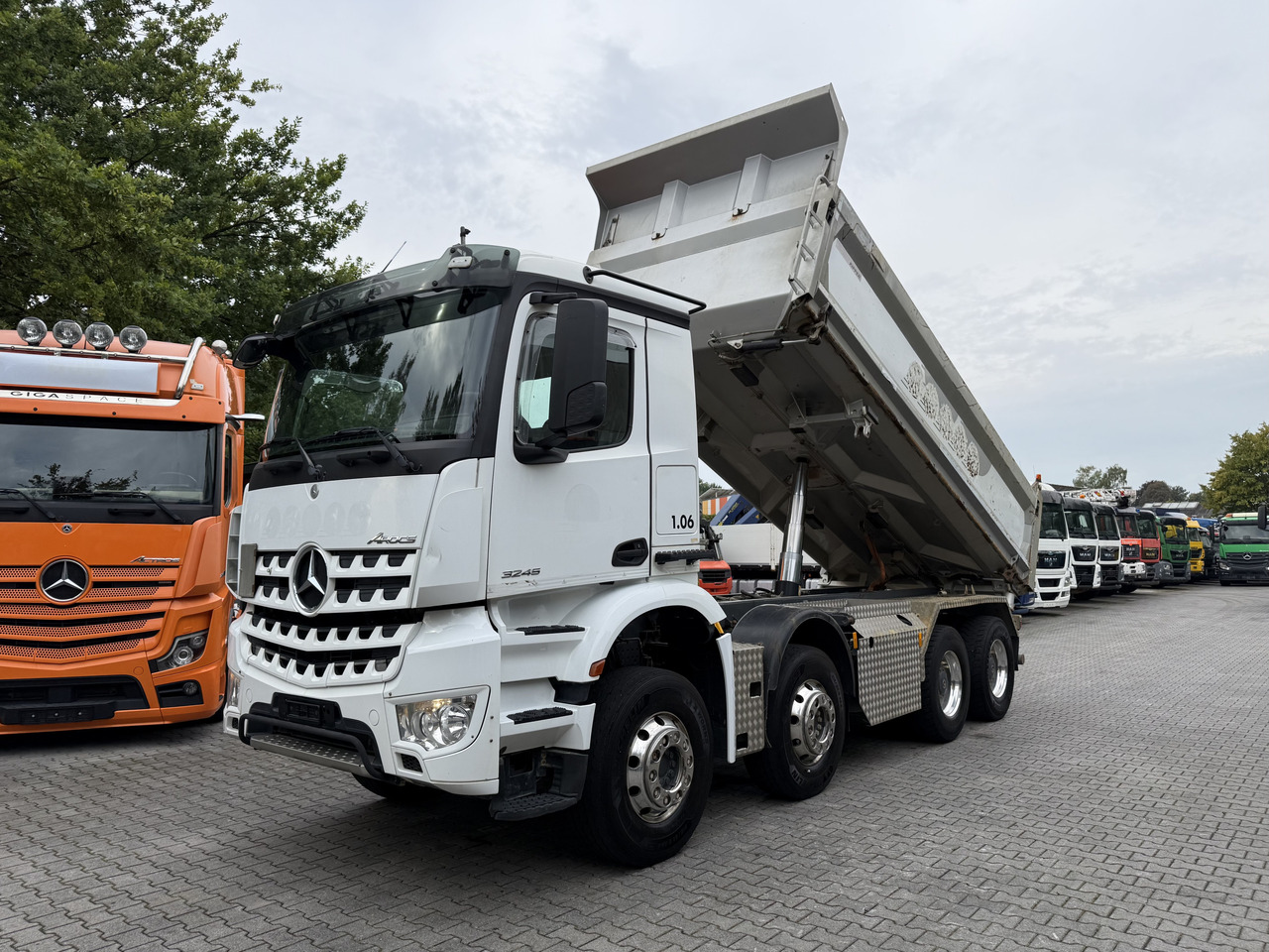 Mercedes-Benz Arocs 3245 K 8X4 - Sklápač: obrázok 1 Mercedes-Benz Arocs 3245 K 8X4 - Sklápač: obrázok 1