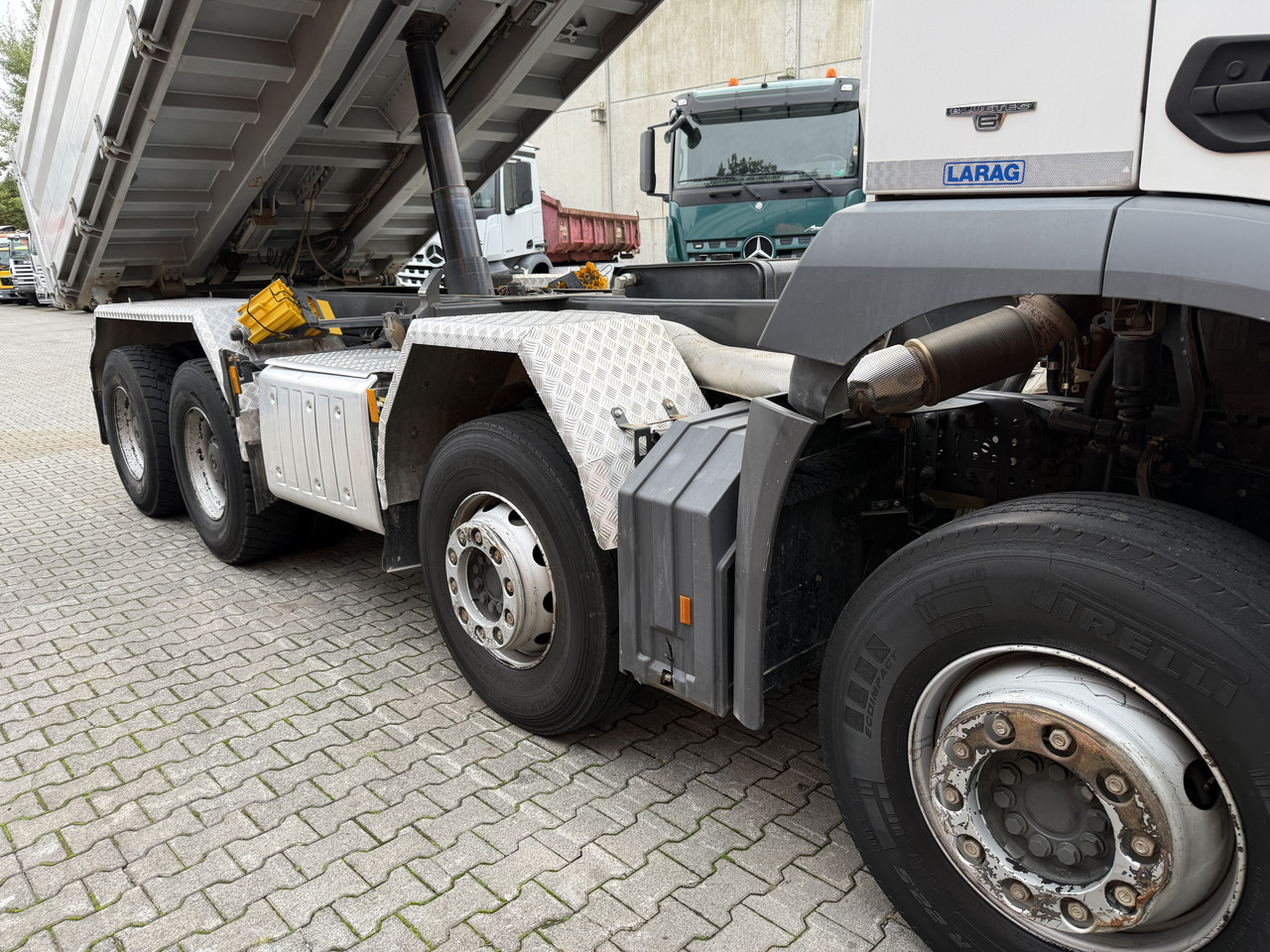 Mercedes-Benz Arocs 3246K 8X4 Meiller - Sklápač: obrázok 4 Mercedes-Benz Arocs 3246K 8X4 Meiller - Sklápač: obrázok 4