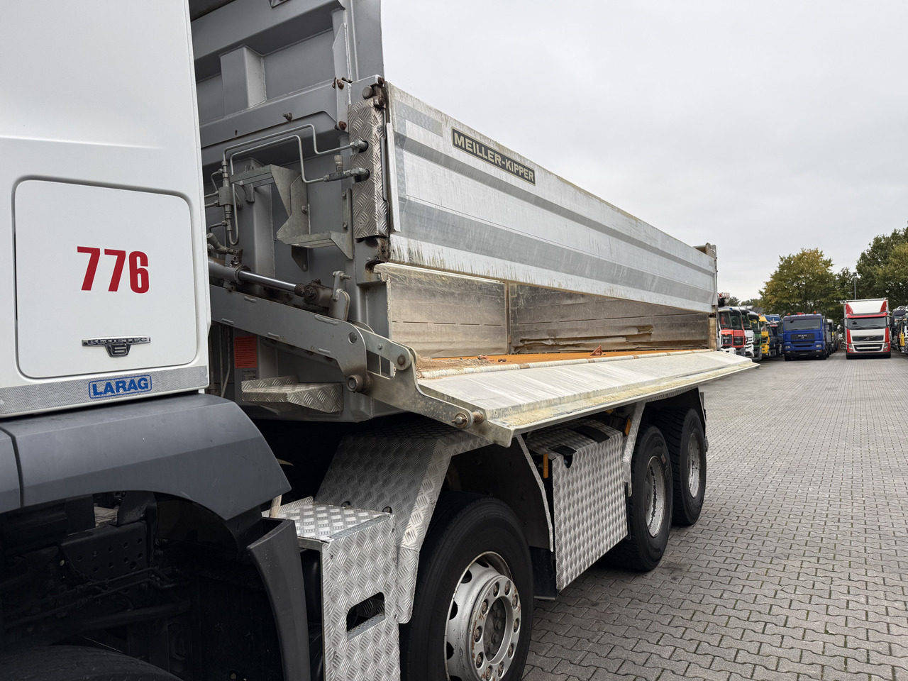 Mercedes-Benz Arocs 3246K 8X4 Meiller - Sklápač: obrázok 3 Mercedes-Benz Arocs 3246K 8X4 Meiller - Sklápač: obrázok 3