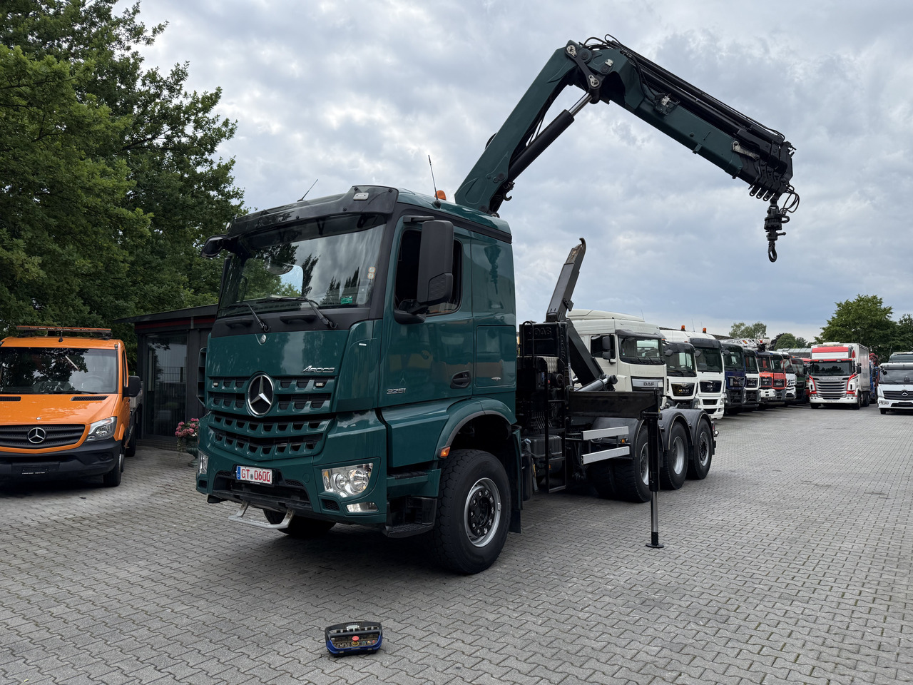 Mercedes-Benz Arocs 3251 8X4 Haken mit Kran HMF 2620 K5 - Hákový nosič kontajnerov, Auto s hydraulickou rukou: obrázok 1 Mercedes-Benz Arocs 3251 8X4 Haken mit Kran HMF 2620 K5 - Hákový nosič kontajnerov, Auto s hydraulickou rukou: obrázok 1