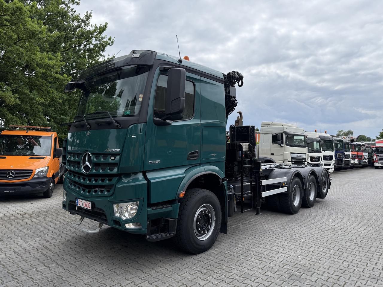 Mercedes-Benz Arocs 3251 8X4 Haken mit Kran HMF 2620 K5 - Hákový nosič kontajnerov, Auto s hydraulickou rukou: obrázok 1 Mercedes-Benz Arocs 3251 8X4 Haken mit Kran HMF 2620 K5 - Hákový nosič kontajnerov, Auto s hydraulickou rukou: obrázok 1