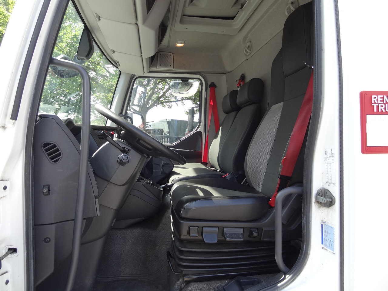 Renault D10.210 7m Koffer - Skříňový nákladní auto: obrázok 4 Renault D10.210 7m Koffer - Skříňový nákladní auto: obrázok 4