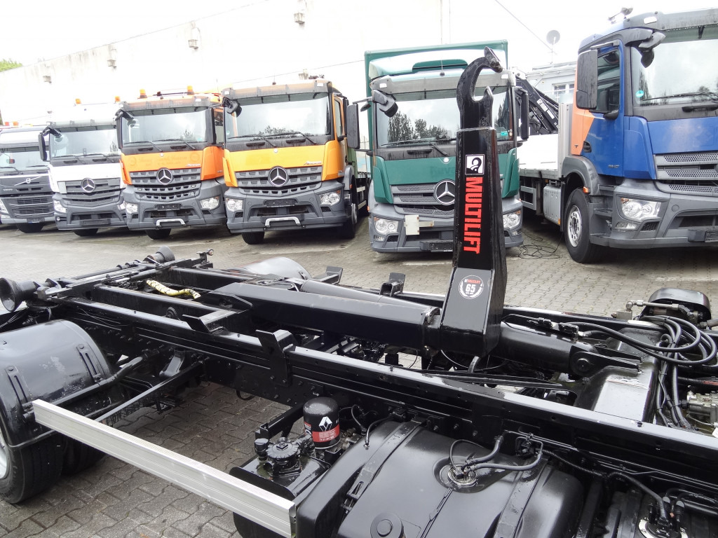 Renault D180.75 Haken Multilift - Hákový nosič kontajnerov: obrázok 2 Renault D180.75 Haken Multilift - Hákový nosič kontajnerov: obrázok 2
