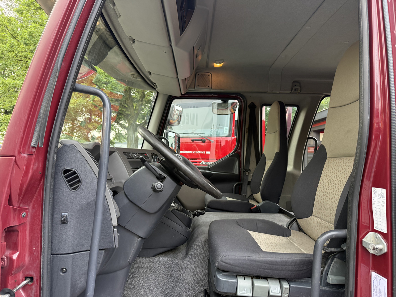 Renault Midlum 180.10 DoKa - Skříňový nákladní auto: obrázok 4 Renault Midlum 180.10 DoKa - Skříňový nákladní auto: obrázok 4
