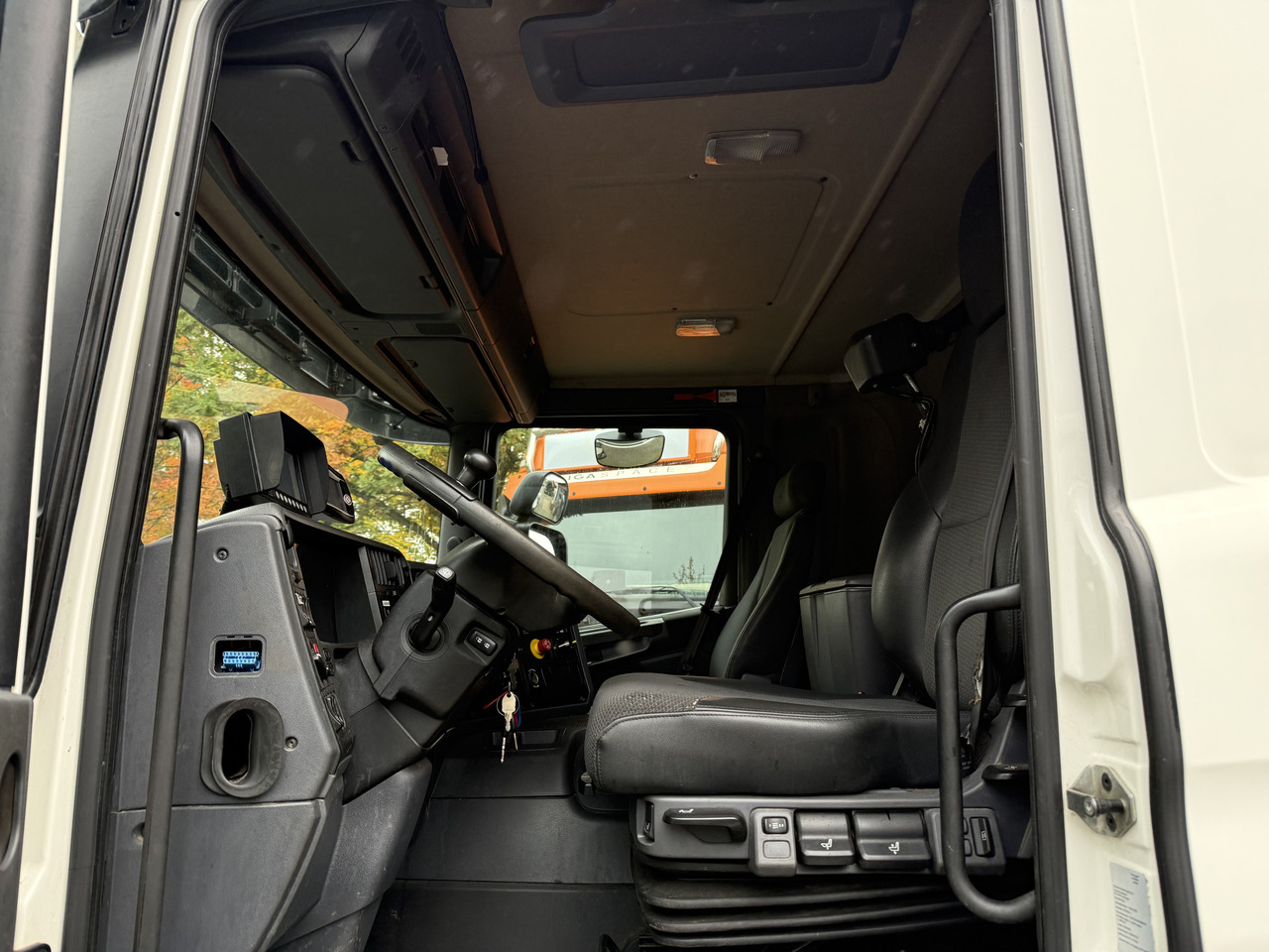 Scania P280 6X2*4 - Podvozek s kabinou: obrázok 3 Scania P280 6X2*4 - Podvozek s kabinou: obrázok 3