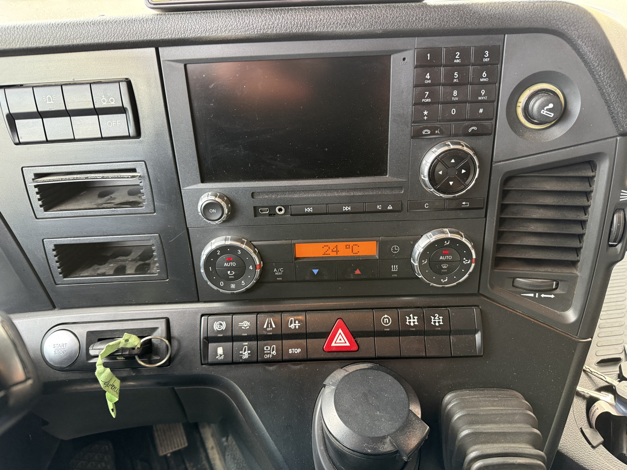 Mercedes-Benz Arocs 2653 6X4 Kran Kesla 2124L - Ťahač: obrázok 2 Mercedes-Benz Arocs 2653 6X4 Kran Kesla 2124L - Ťahač: obrázok 2