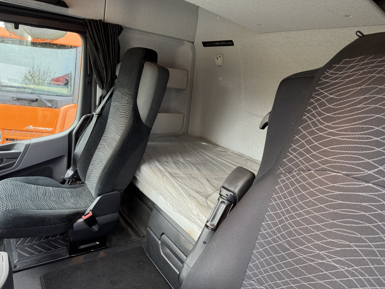 Mercedes-Benz Arocs 2653 6X4 Kran Kesla 2124L - Ťahač: obrázok 4 Mercedes-Benz Arocs 2653 6X4 Kran Kesla 2124L - Ťahač: obrázok 4