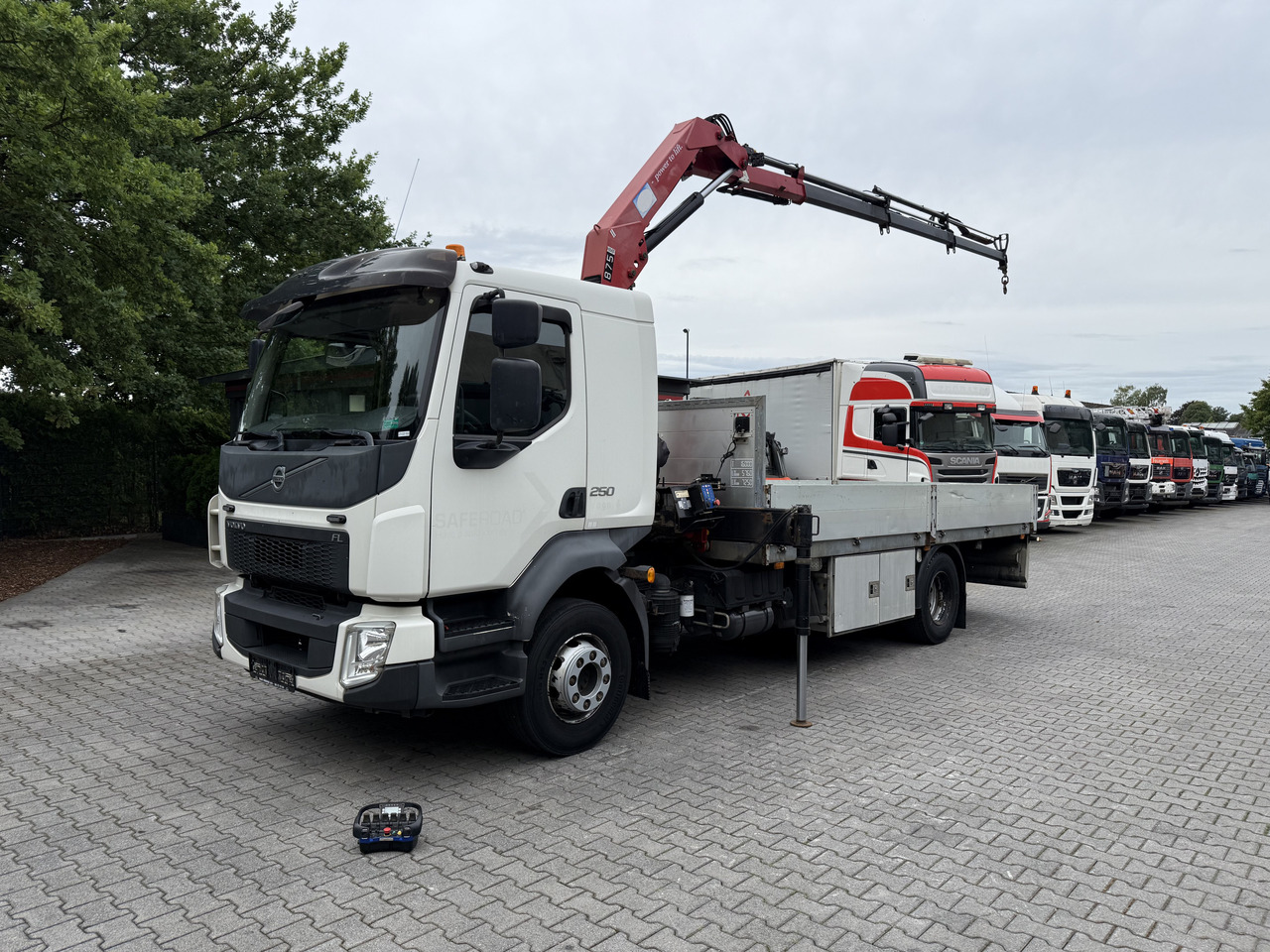 Volvo FL250.16 HMF 875 K3 - Valníkový/ Plošinový nákladný automobil, Auto s hydraulickou rukou: obrázok 1 Volvo FL250.16 HMF 875 K3 - Valníkový/ Plošinový nákladný automobil, Auto s hydraulickou rukou: obrázok 1