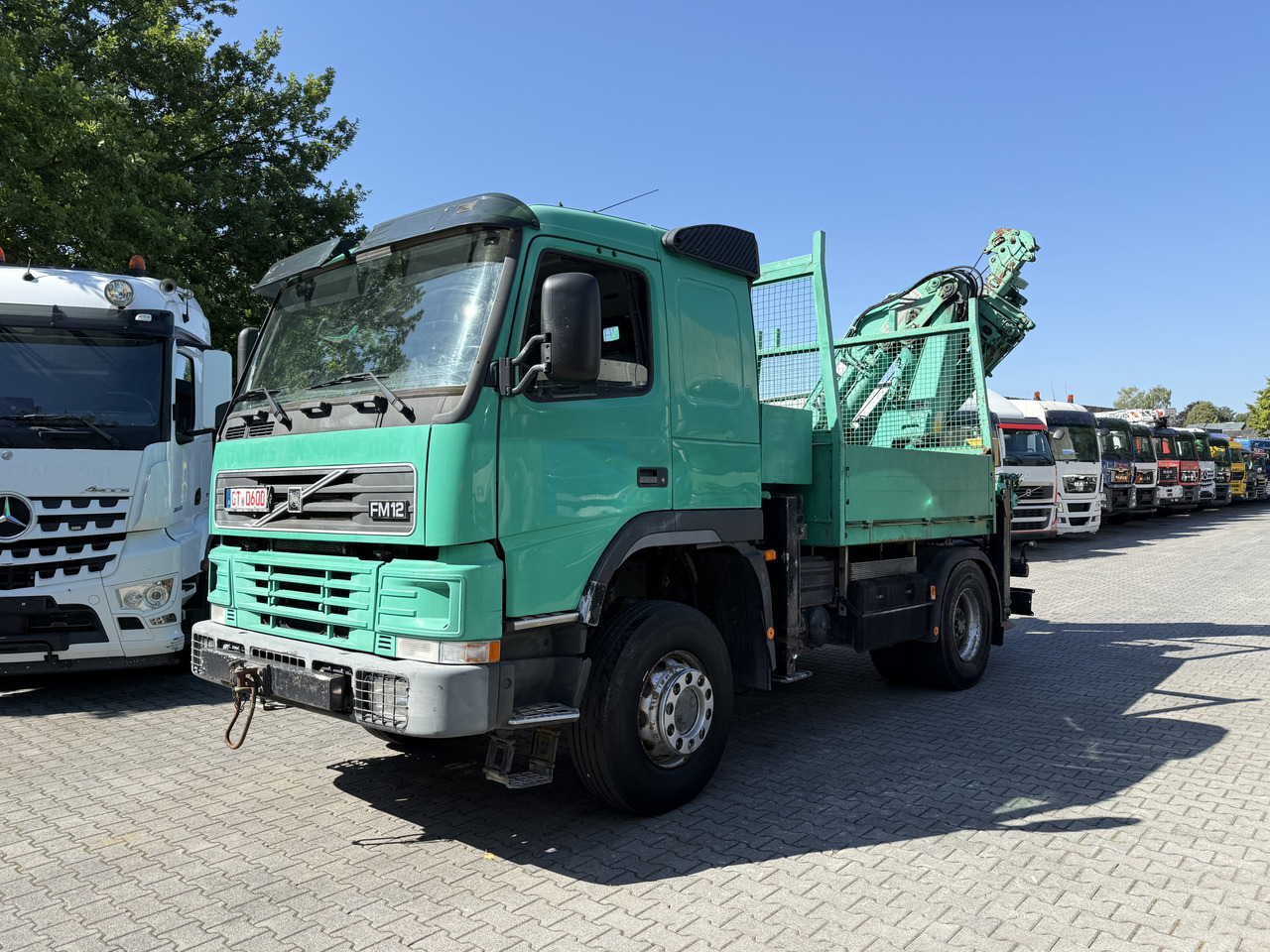Volvo FM12 420 4X4 Kran MKG 300 bis 24 Meter - Valníkový/ Plošinový nákladný automobil, Auto s hydraulickou rukou: obrázok 1 Volvo FM12 420 4X4 Kran MKG 300 bis 24 Meter - Valníkový/ Plošinový nákladný automobil, Auto s hydraulickou rukou: obrázok 1