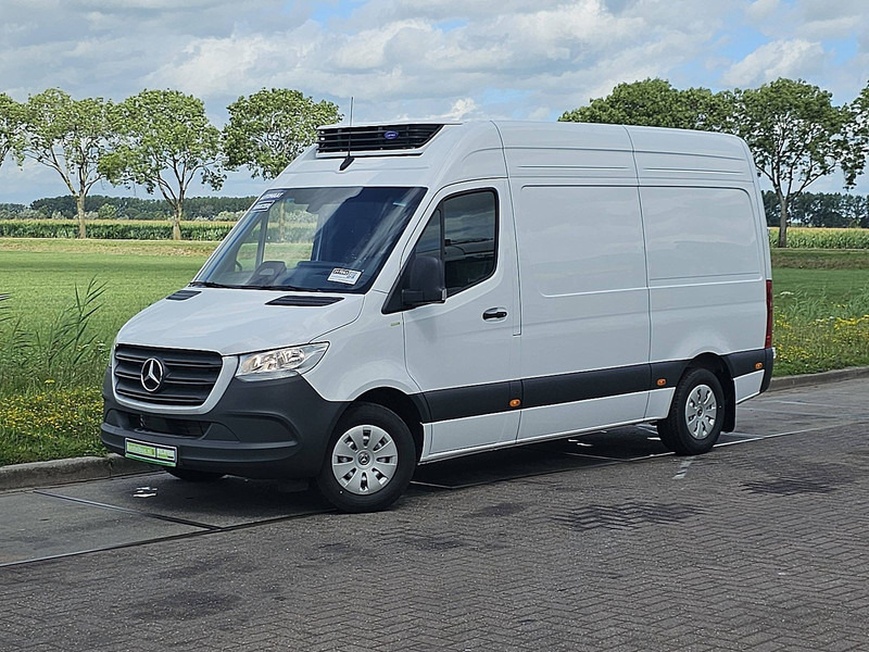 Mercedes-Benz Sprinter 317 L2H2 Koelwagen D/N! - Chladiarenská dodávka: obrázok 2 Mercedes-Benz Sprinter 317 L2H2 Koelwagen D/N! - Chladiarenská dodávka: obrázok 2