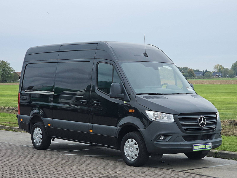 Mercedes-Benz Sprinter 317 L2H2 Mbux 360camera! - Furgon: obrázok 5 Mercedes-Benz Sprinter 317 L2H2 Mbux 360camera! - Furgon: obrázok 5