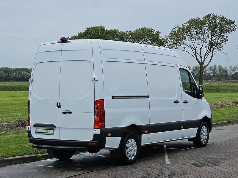 Mercedes-Benz Sprinter 317 L2H2 Navi RWD - Furgon: obrázok 3 Mercedes-Benz Sprinter 317 L2H2 Navi RWD - Furgon: obrázok 3