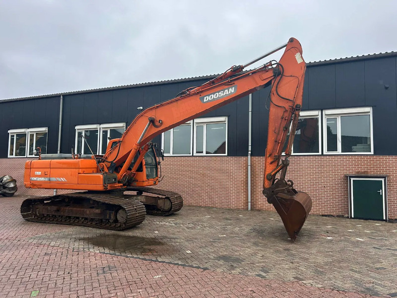 Doosan DX255LC - Pásové rýpadlo: obrázok 4 Doosan DX255LC - Pásové rýpadlo: obrázok 4
