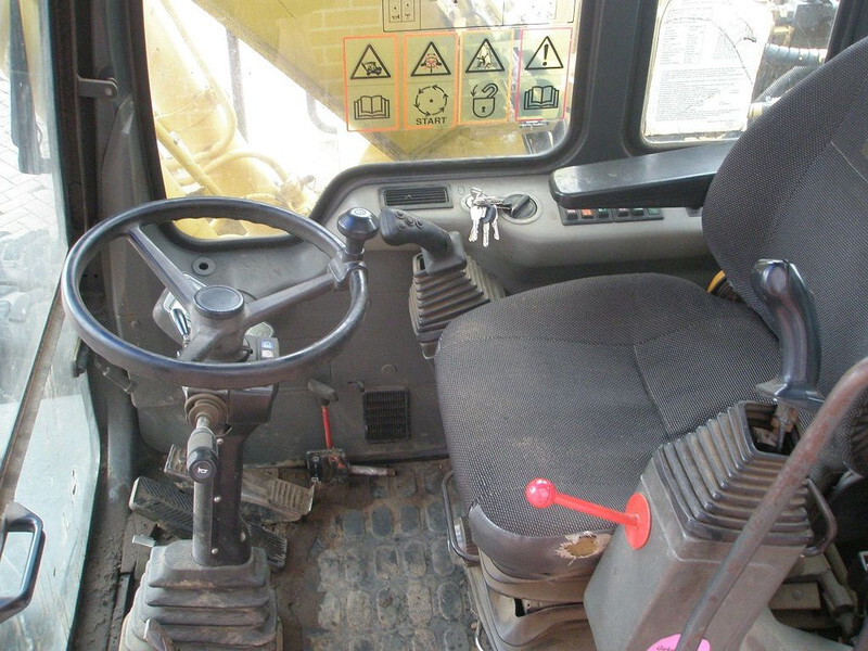 Kolesové rýpadlo Komatsu PW 130ES-6K: obrázok 8 Kolesové rýpadlo Komatsu PW 130ES-6K: obrázok 8