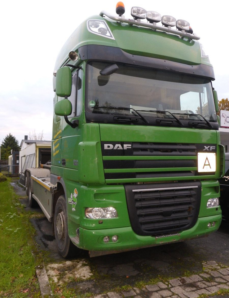 DAF XF 510 aus Werkverkehr 6 x 2 510PS Top-Zustan - Hákový nosič kontajnerov: obrázok 1 DAF XF 510 aus Werkverkehr 6 x 2 510PS Top-Zustan - Hákový nosič kontajnerov: obrázok 1
